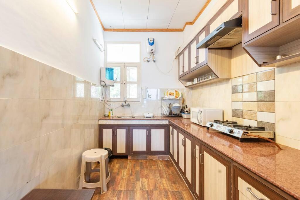 Kasauli Edge Apt With Balcony 外观 照片